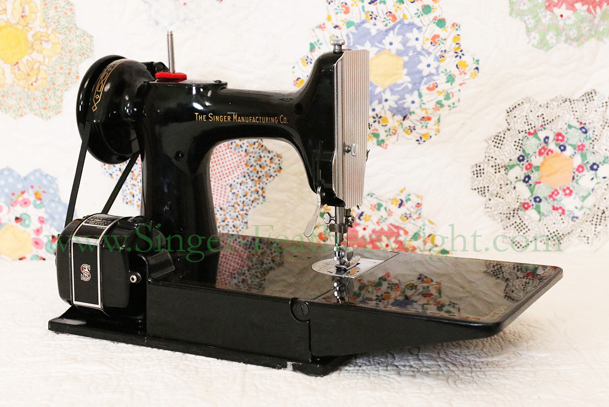 Singer Featherweight 221 Sewing Machine, AM186***