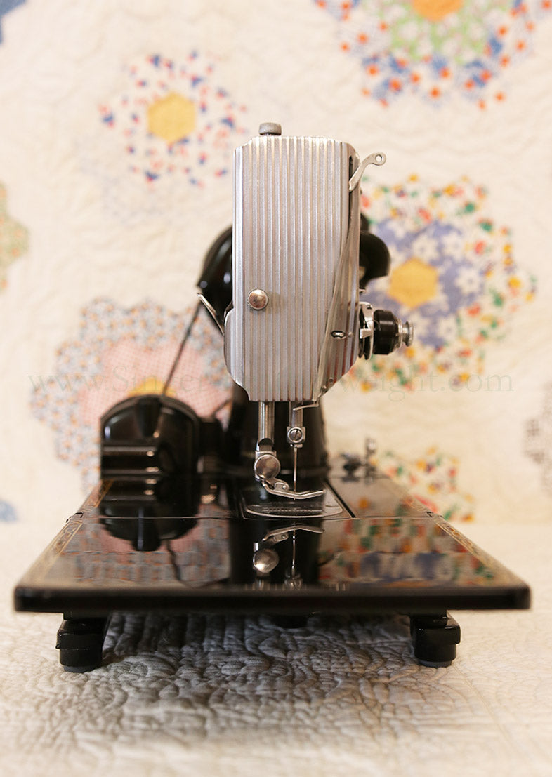 Singer Featherweight 222K Sewing Machine EN137***