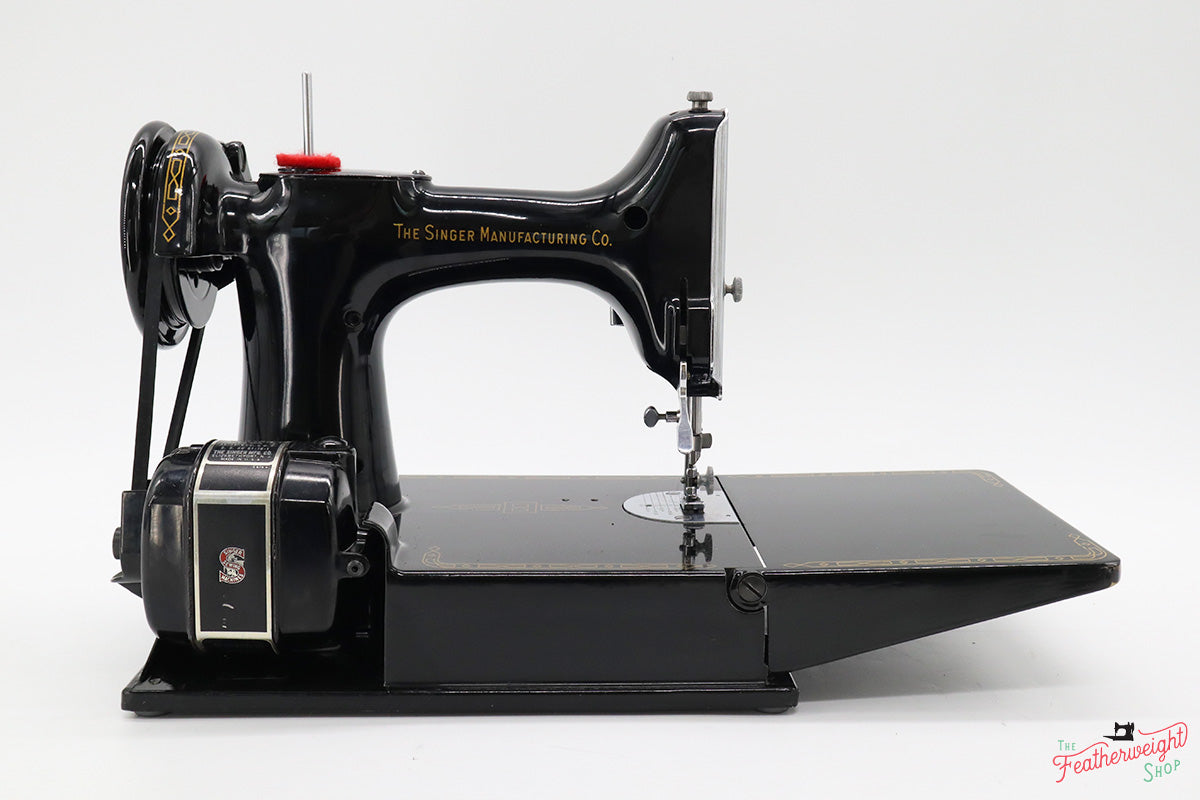 Singer Featherweight 221 Sewing Machine, AM156***