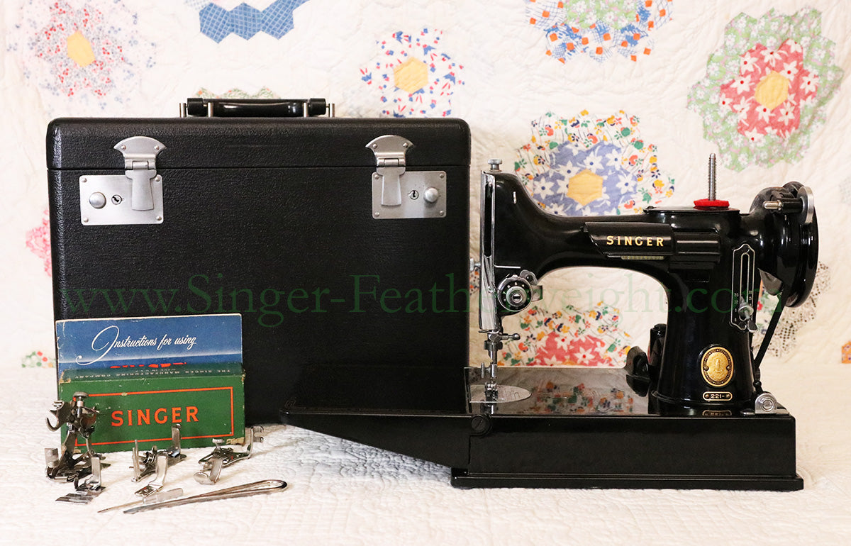 Singer Featherweight 221 Sewing Machine, AM161***