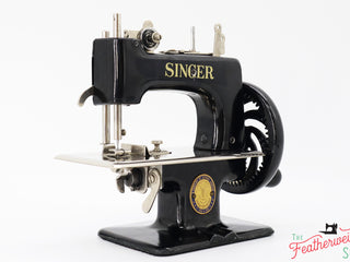 Load image into Gallery viewer, Singer Sewhandy Model 20 - Black, Centennial