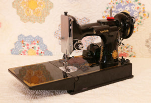 Singer Featherweight 221 Sewing Machine, AK765***