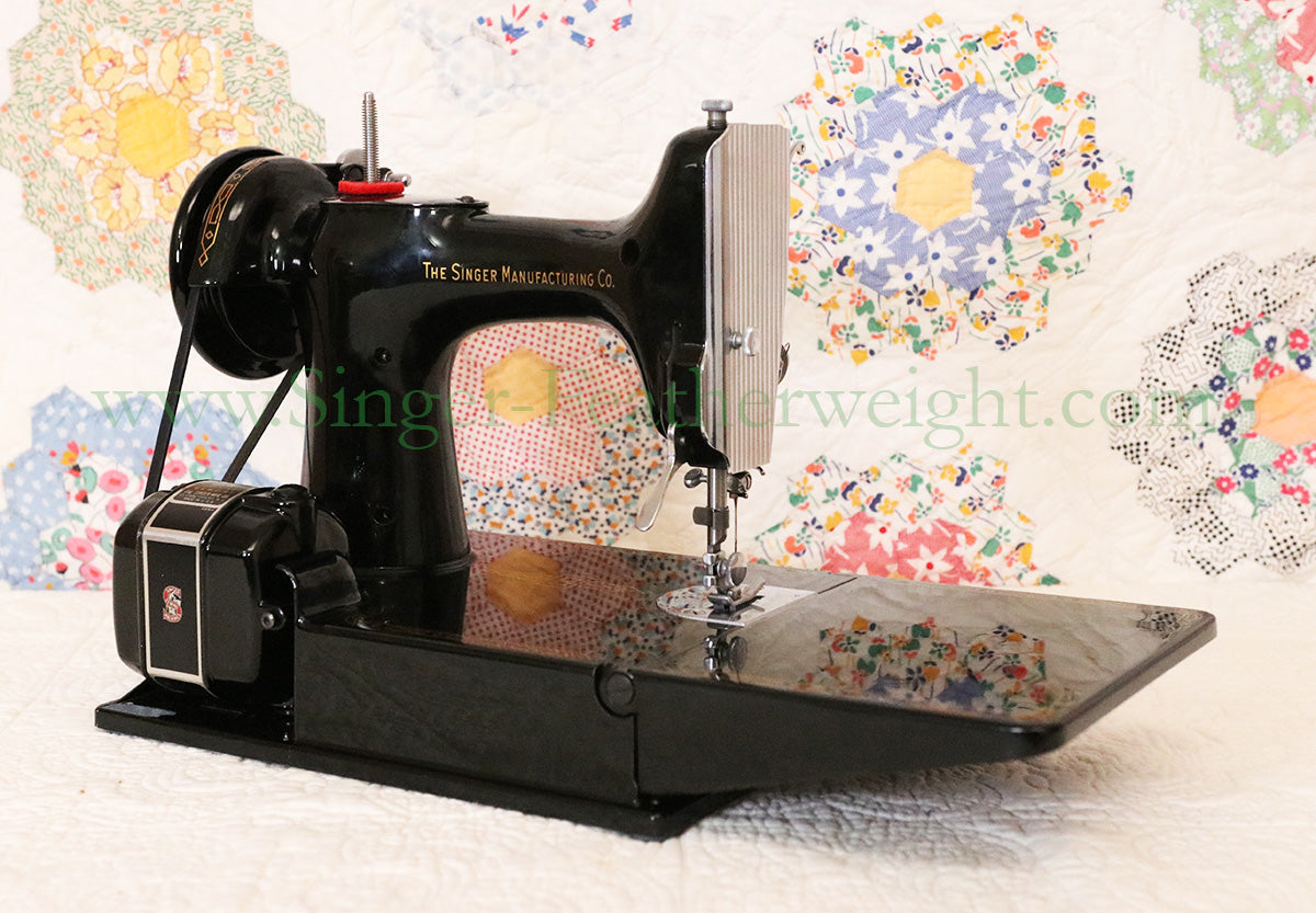 Singer Featherweight 221 Sewing Machine, AM161***