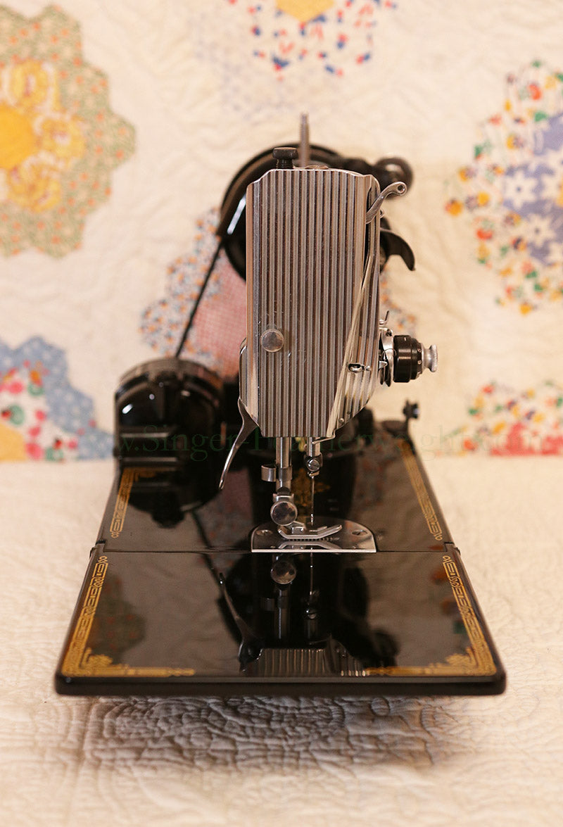 Singer Featherweight 221 Sewing Machine, AK765***