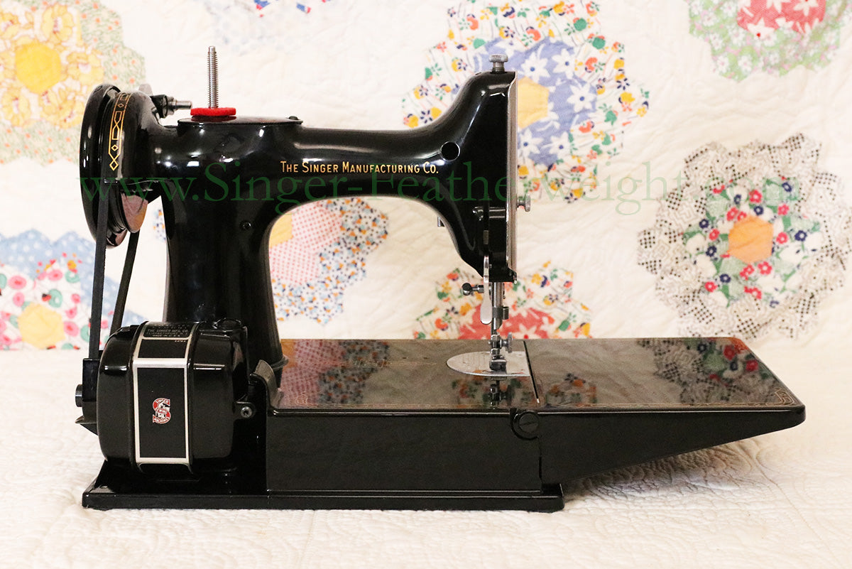 Singer Featherweight 221 Sewing Machine, AM161***