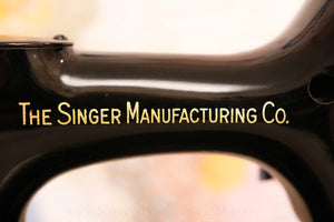 Singer Featherweight 221 Sewing Machine, AK765***
