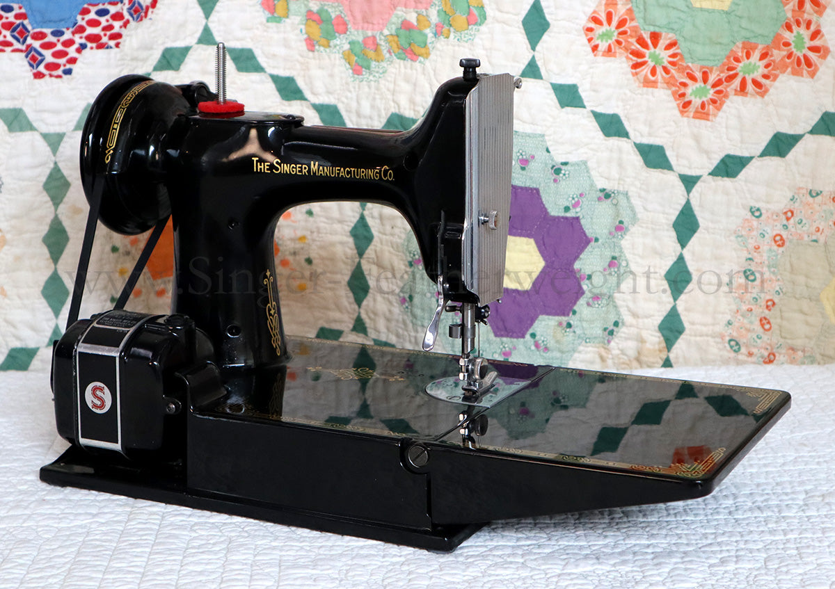 Singer Featherweight 221 Sewing Machine, AK993***