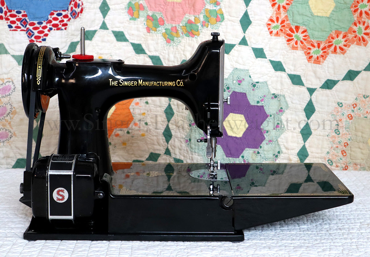 Singer Featherweight 221 Sewing Machine, AK993***