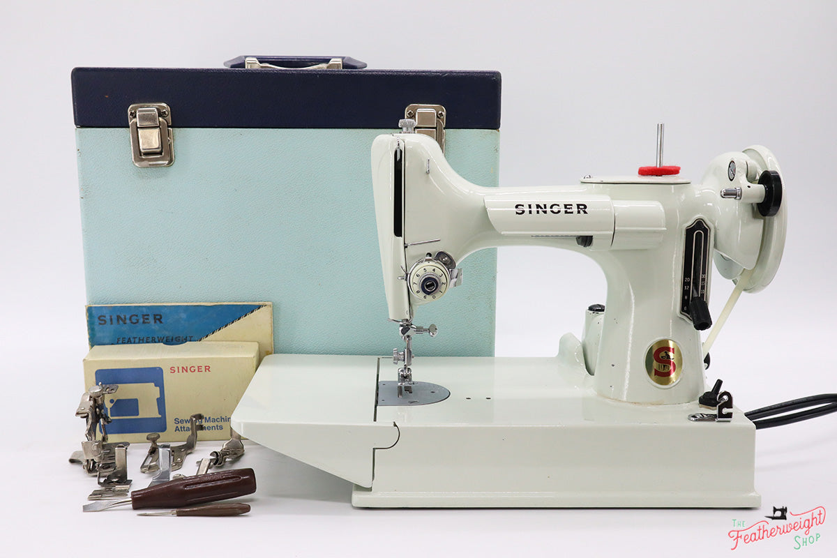 Singer Featherweight 221K Sewing Machine, British WHITE EY088***