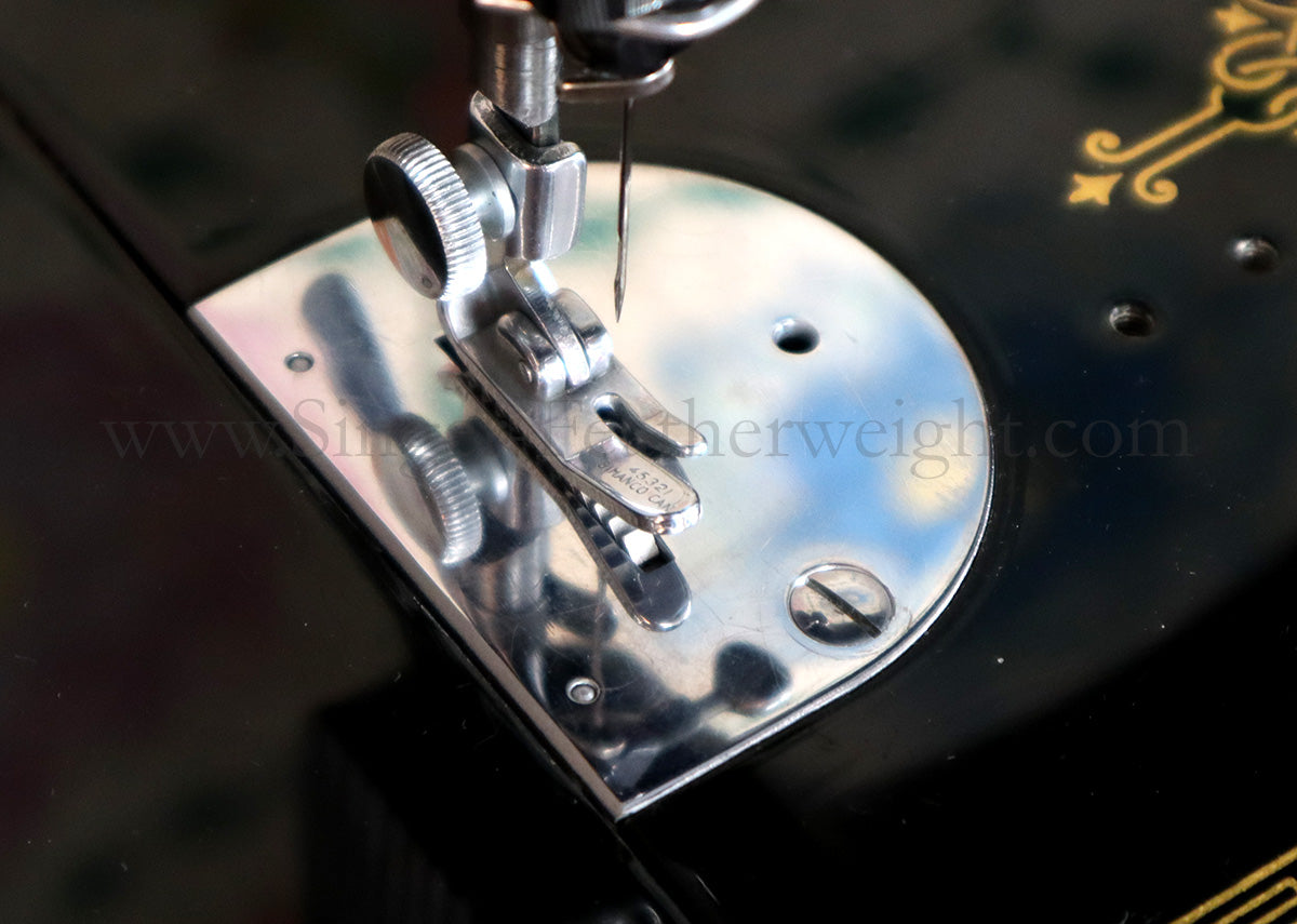 Singer Featherweight 221 Sewing Machine, AK993***