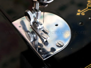 Load image into Gallery viewer, Singer Featherweight 221 Sewing Machine, AK993***