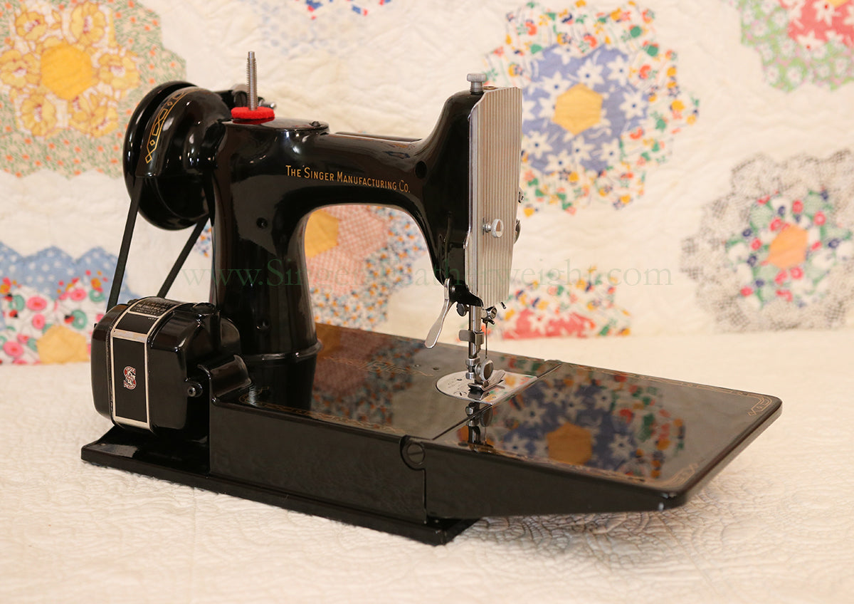 Singer Featherweight 221 Sewing Machine, AM150***