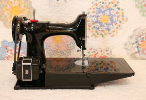 Singer Featherweight 221 Sewing Machine, AM150***