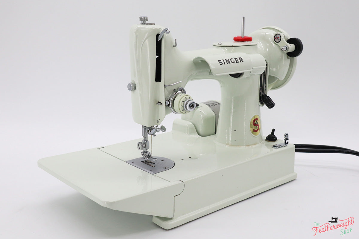 Singer Featherweight 221K Sewing Machine, British WHITE EY088***