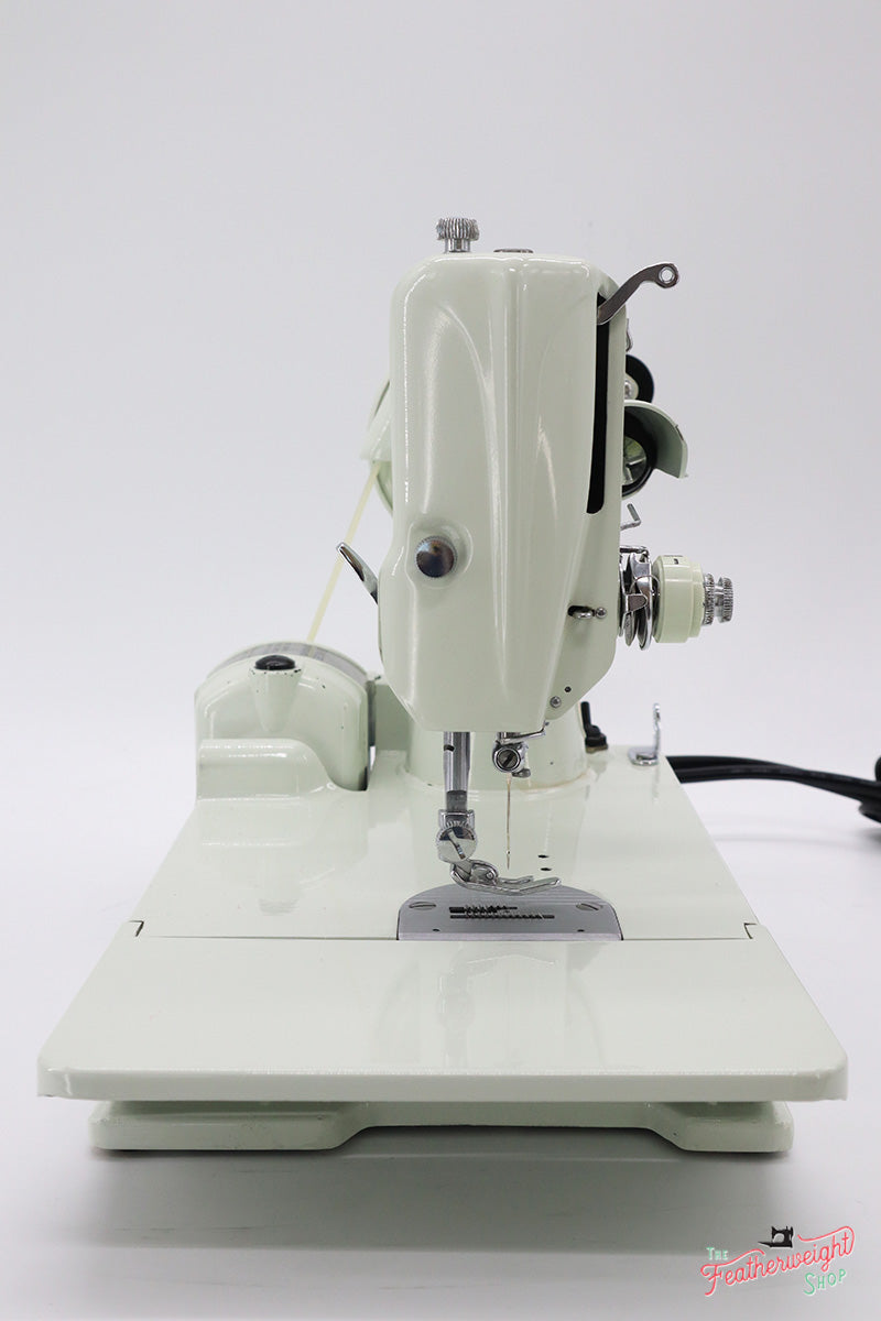 Singer Featherweight 221K Sewing Machine, British WHITE EY088***