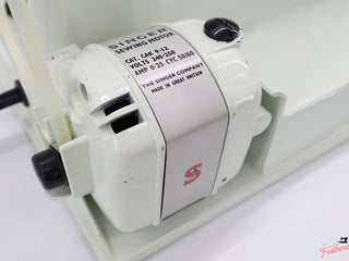 Load image into Gallery viewer, Singer Featherweight 221K Sewing Machine, British WHITE EY088***