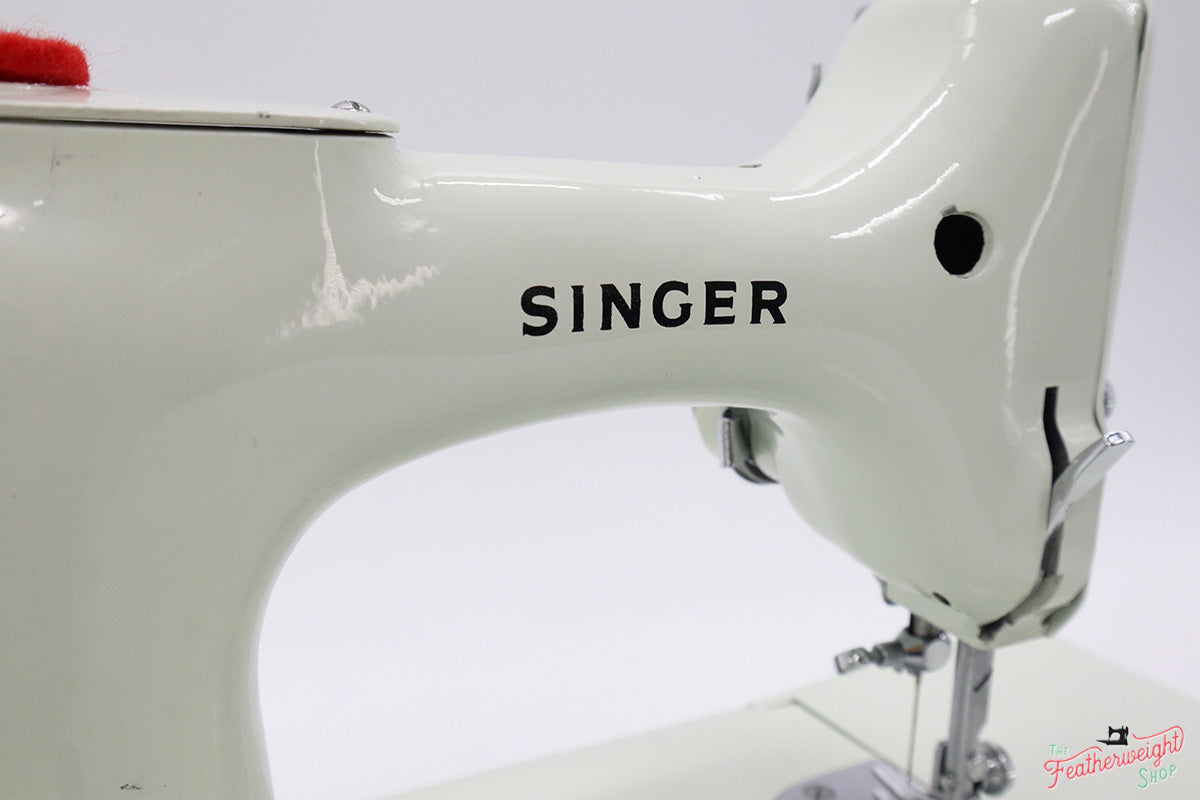 趣味・スポーツ・実用 Wilfred J International Confectioner Singer Featherweight 221K Sewing Machine, WHITE EY853