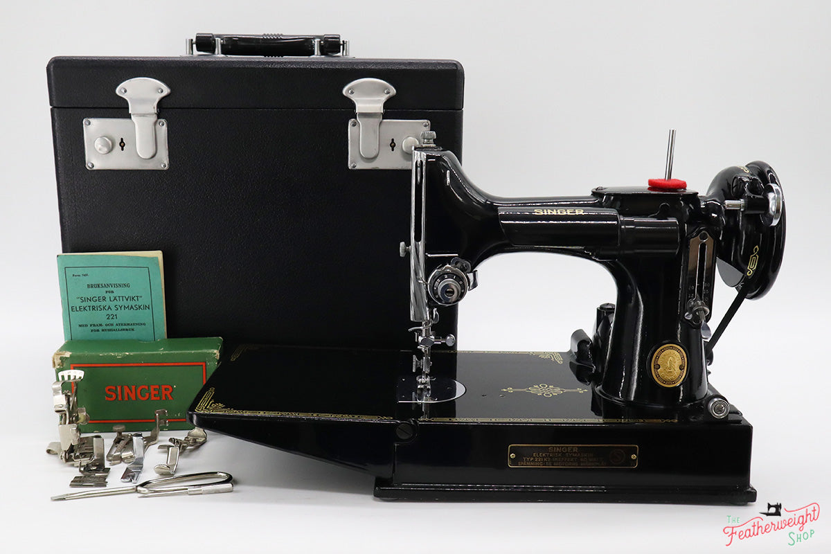 Singer Featherweight Swedish 221K Sewing Machine, EG704***