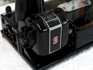 Load image into Gallery viewer, Singer Featherweight 222K Sewing Machine, RED &quot;S&quot; EP5432**