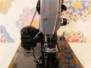 Load image into Gallery viewer, Singer Featherweight 222K Sewing Machine EK329***