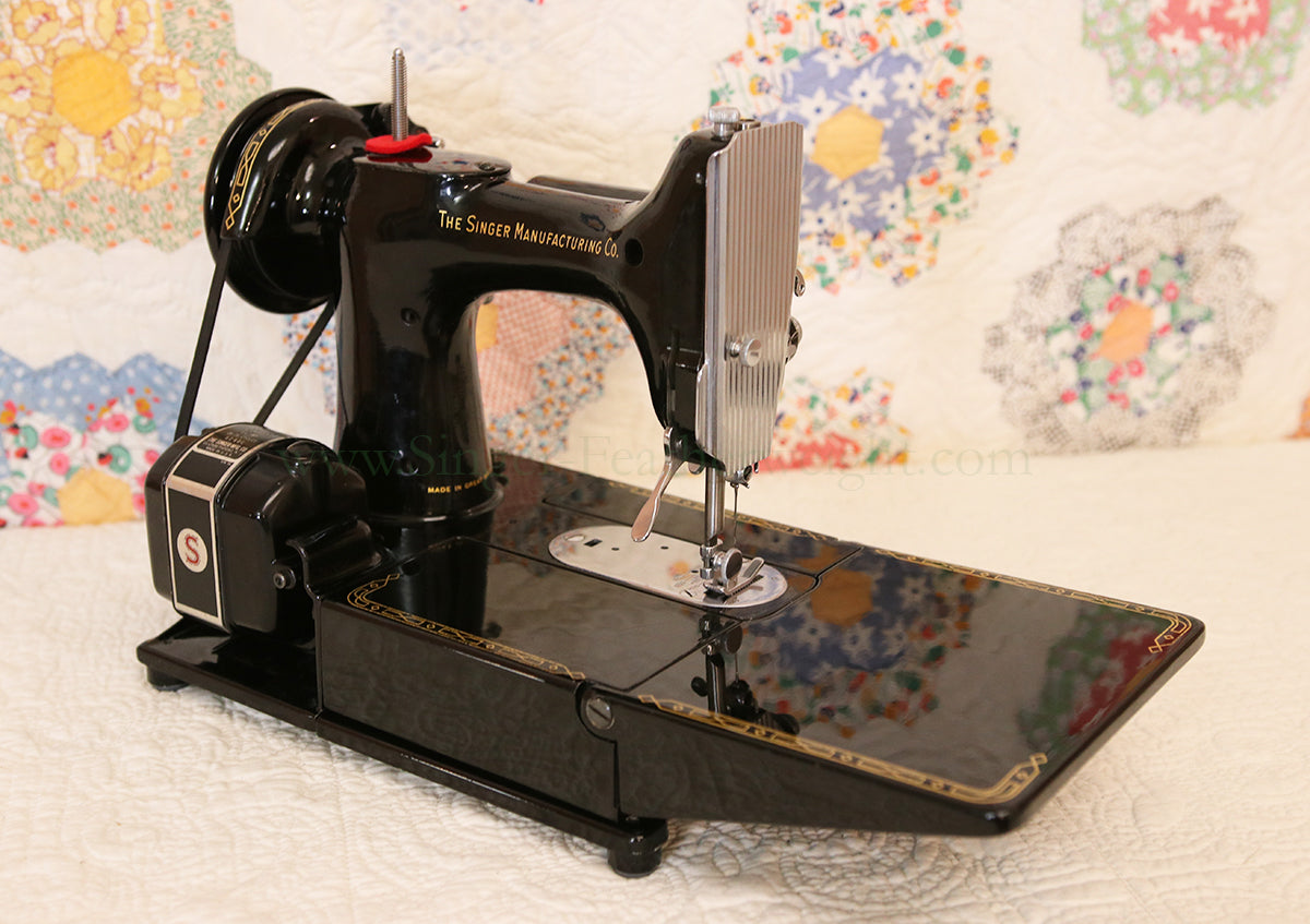 Singer Featherweight 222K Sewing Machine EK329***