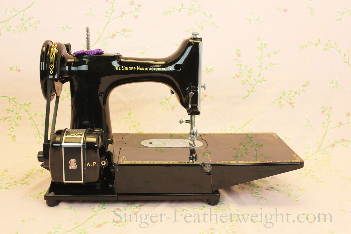 Singer Featherweight 222K Sewing Machine