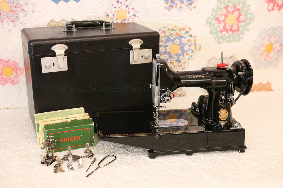 Singer Featherweight 222K Sewing Machine EP541***