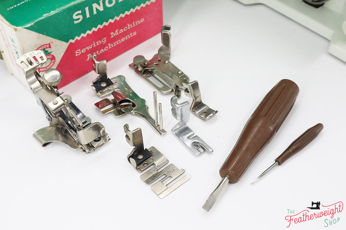 Singer Featherweight 221K Sewing Machine, WHITE EY844***