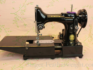 Load image into Gallery viewer, Singer Featherweight 222K Sewing Machine