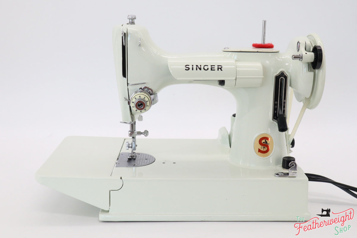 Singer Featherweight 221K Sewing Machine, WHITE EY844***