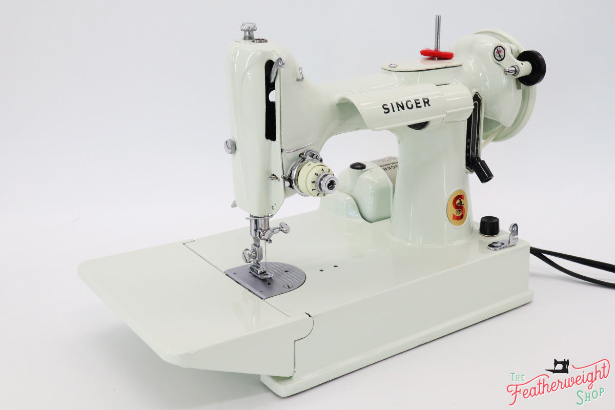 Singer Featherweight 221K Sewing Machine, WHITE EY844***