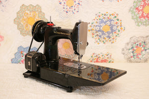 Singer Featherweight 222K Sewing Machine EP541***