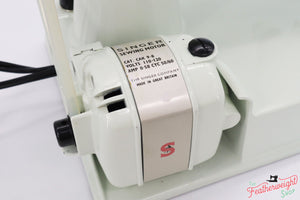 Singer Featherweight 221K Sewing Machine, WHITE EY844***