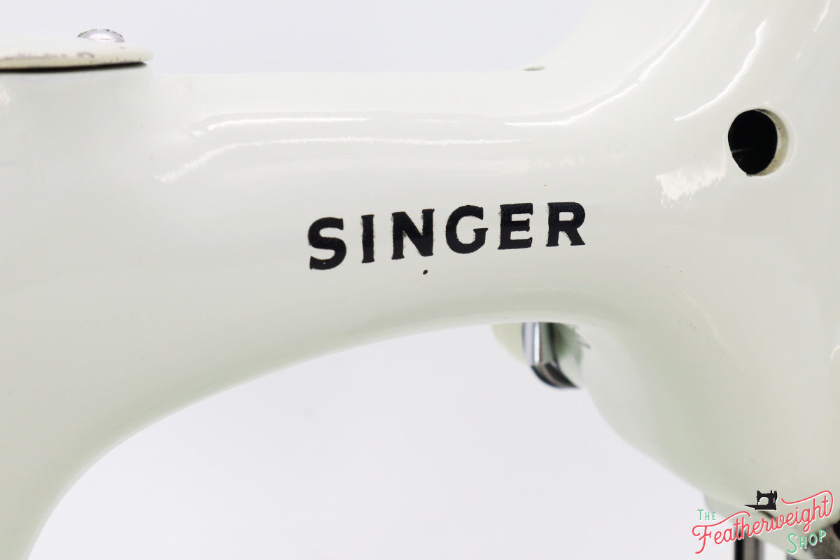 Singer Featherweight 221K Sewing Machine, WHITE EY844***