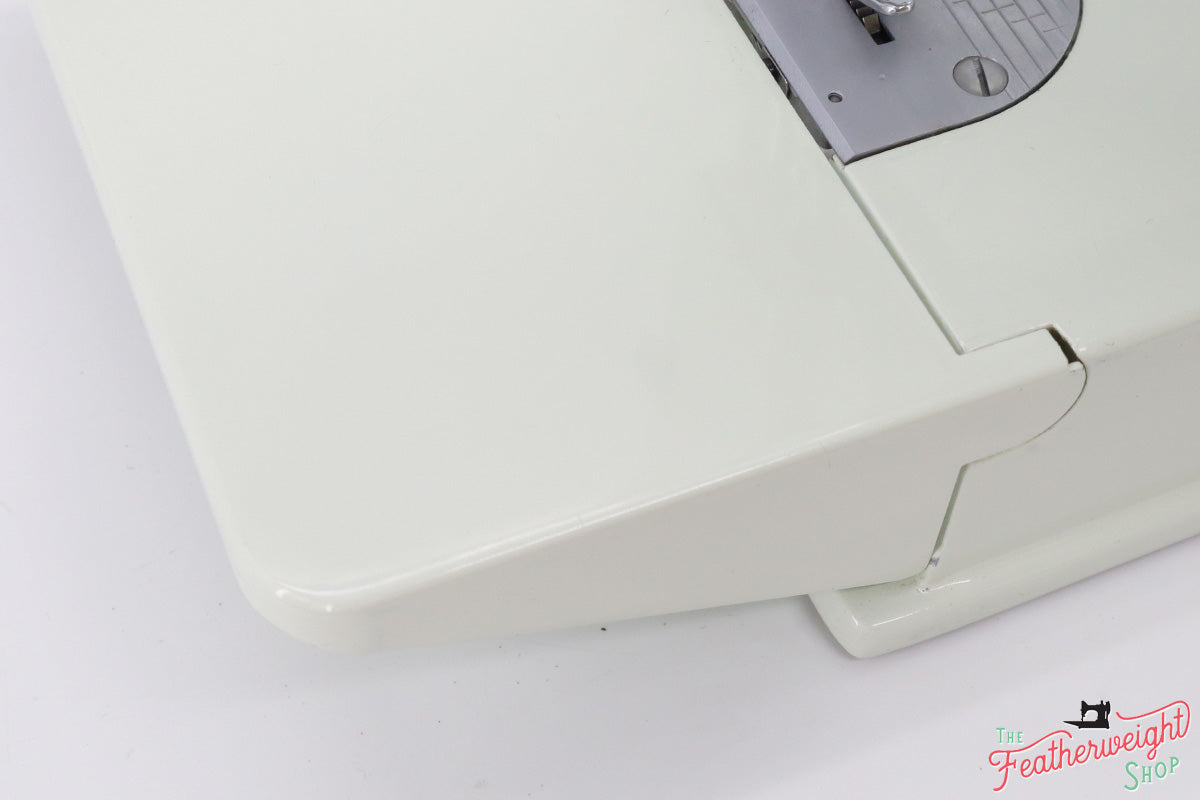 Singer Featherweight 221K Sewing Machine, WHITE EY844***