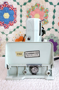 Singer Featherweight 221K Sewing Machine, WHITE EV957***