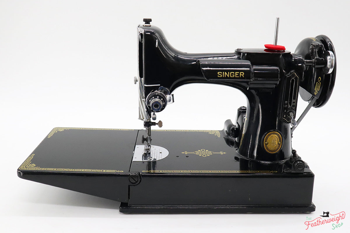 Singer Featherweight 221 Sewing Machine, AL015***