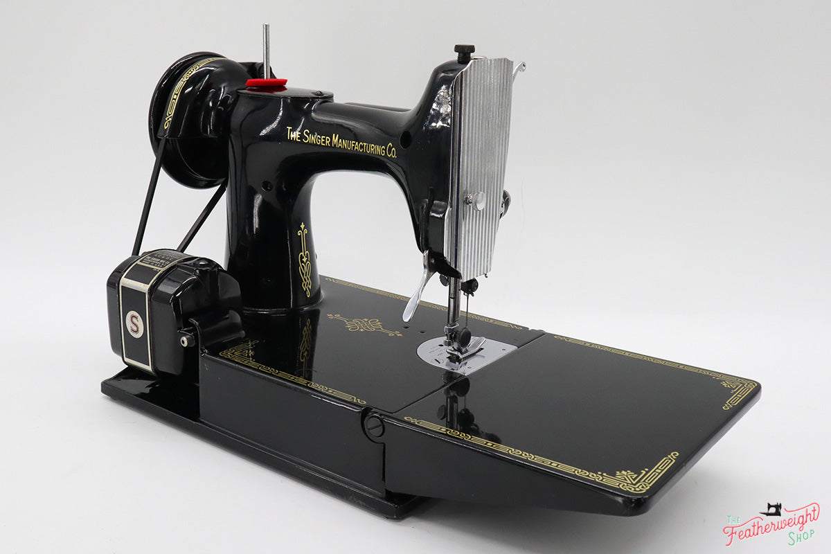 Singer Featherweight 221 Sewing Machine, AL015***