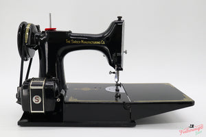 Singer Featherweight 221 Sewing Machine, AL015***