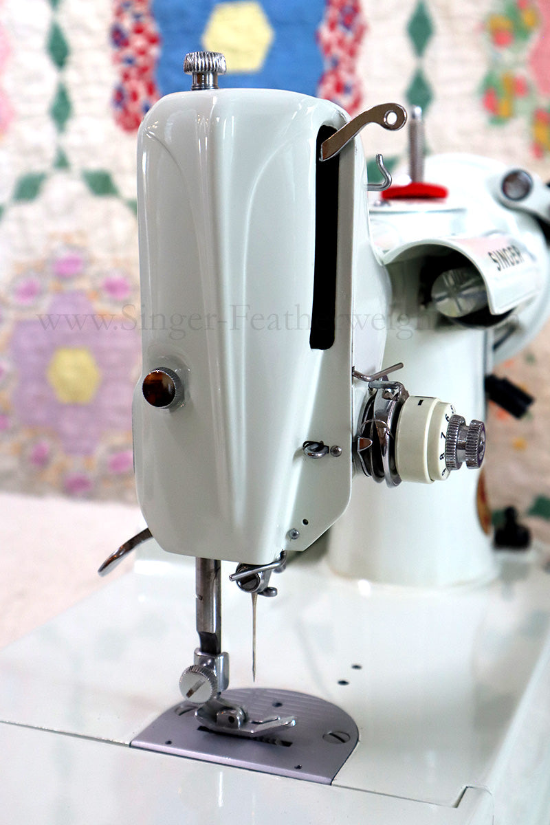 Singer Featherweight 221K Sewing Machine, WHITE EV957***