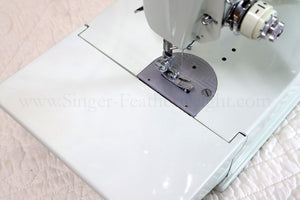 Singer Featherweight 221K Sewing Machine, WHITE EV957***