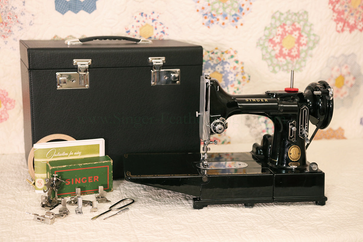 Singer Featherweight 222K Sewing Machine EK324***