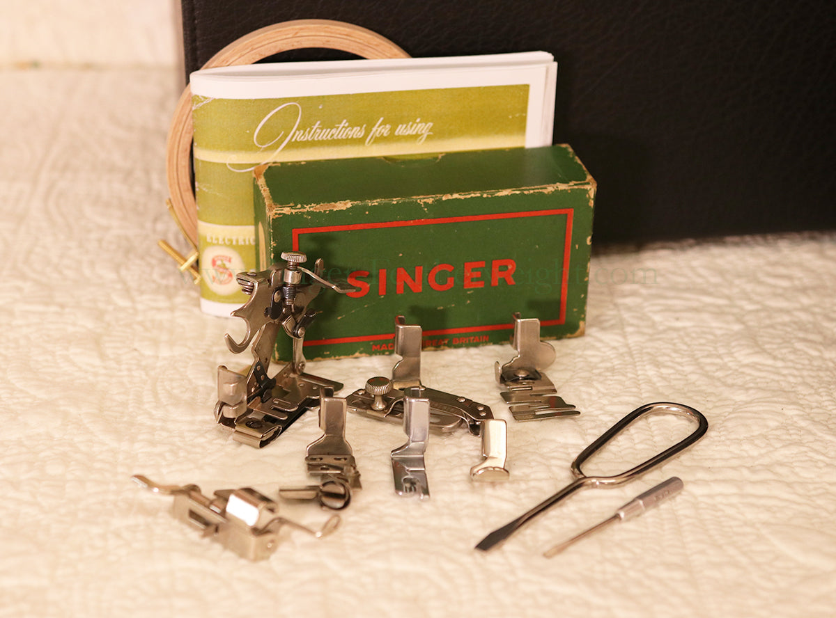 Singer Featherweight 222K Sewing Machine EK324***