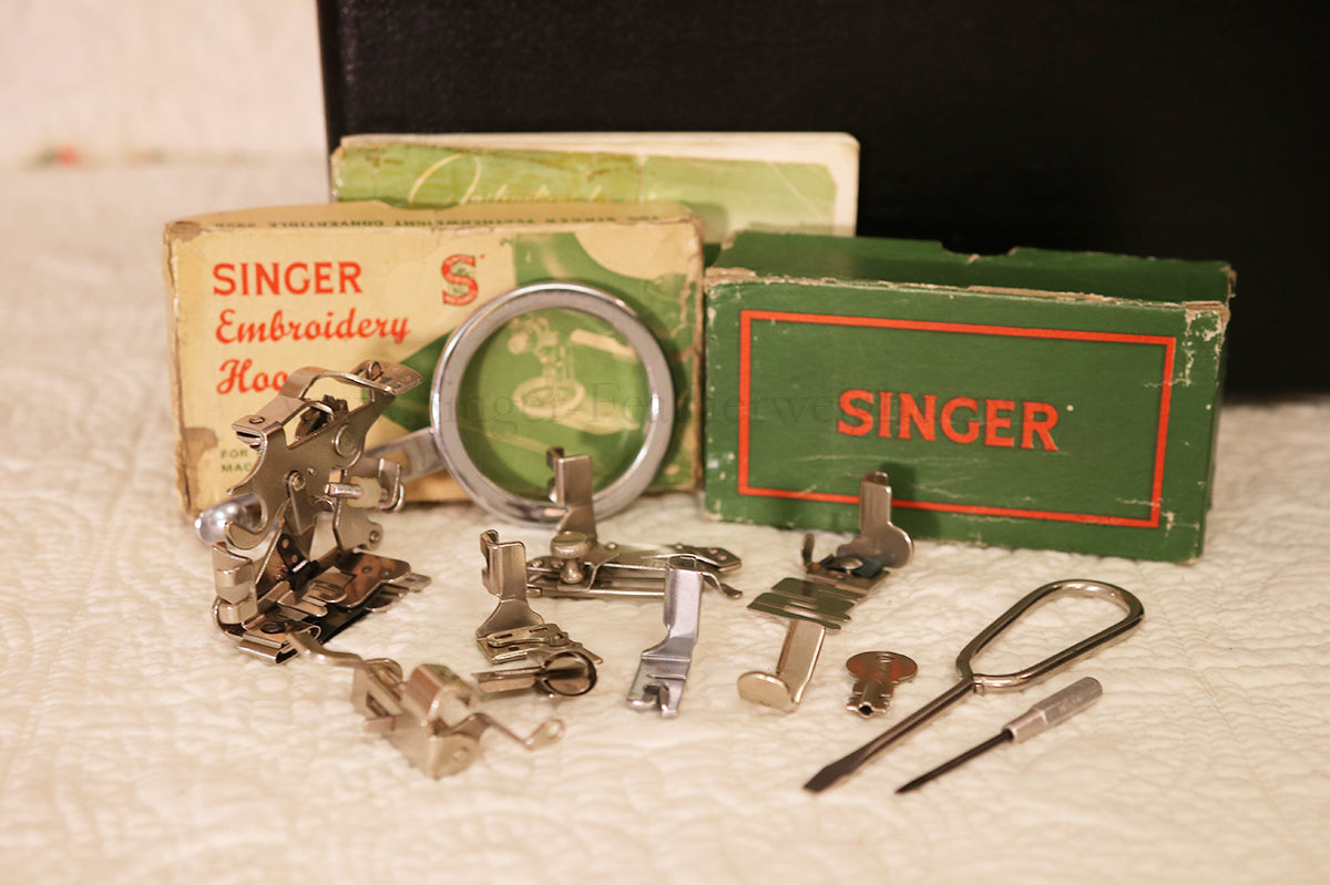 Singer Featherweight 222K Sewing Machine EN137***