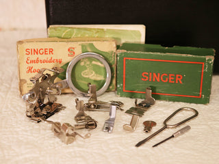 Load image into Gallery viewer, Singer Featherweight 222K Sewing Machine EN137***