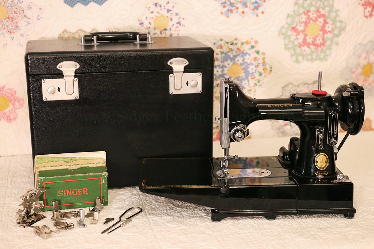 Singer Featherweight 222K Sewing Machine EN137***