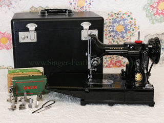 Load image into Gallery viewer, Singer Featherweight 222K Sewing Machine EM6028***