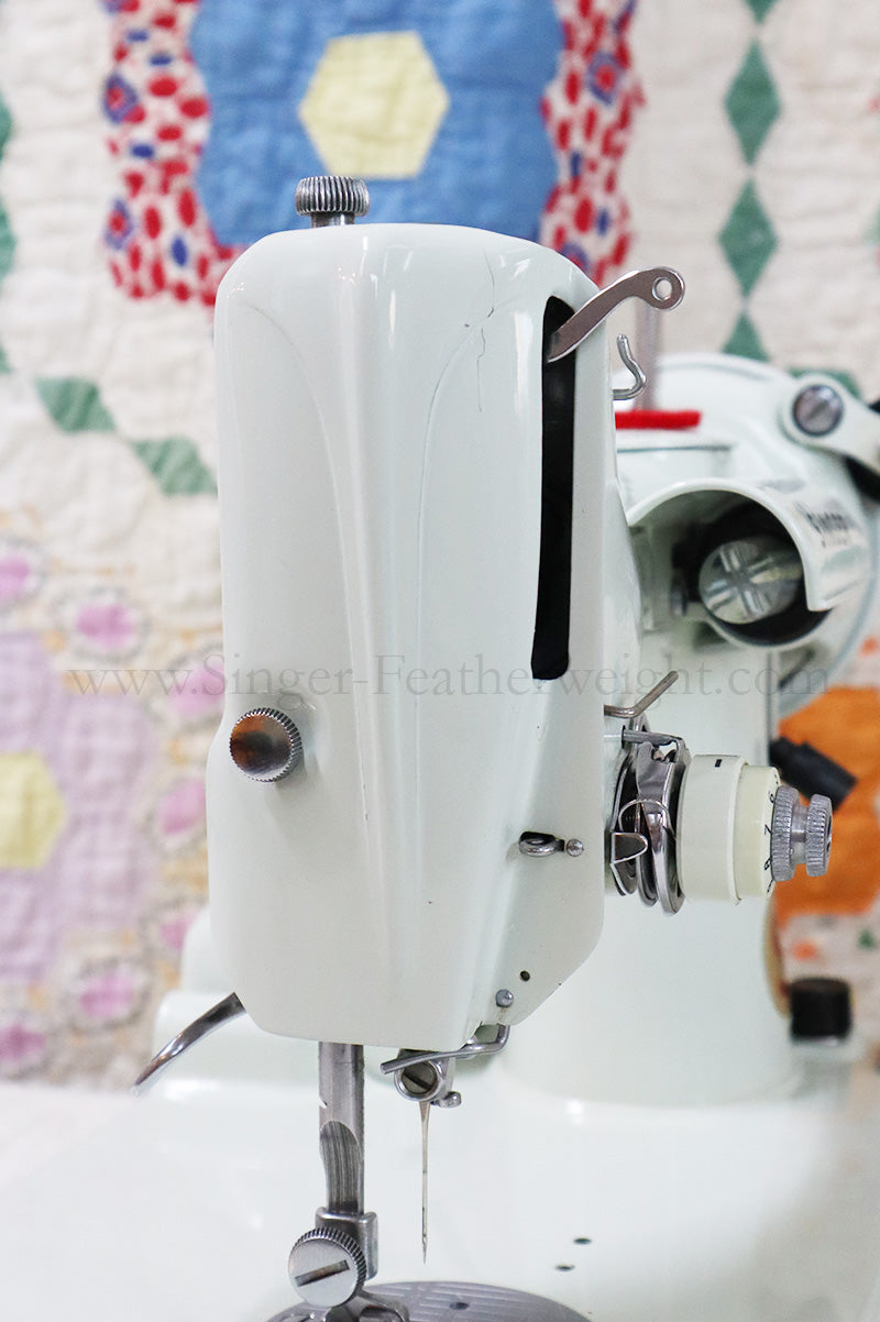 Singer Featherweight 221K Sewing Machine, WHITE EV903***