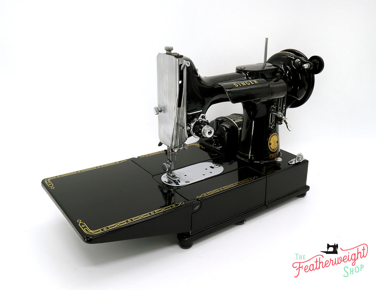 Singer Featherweight 222K Sewing Machine EM9612**