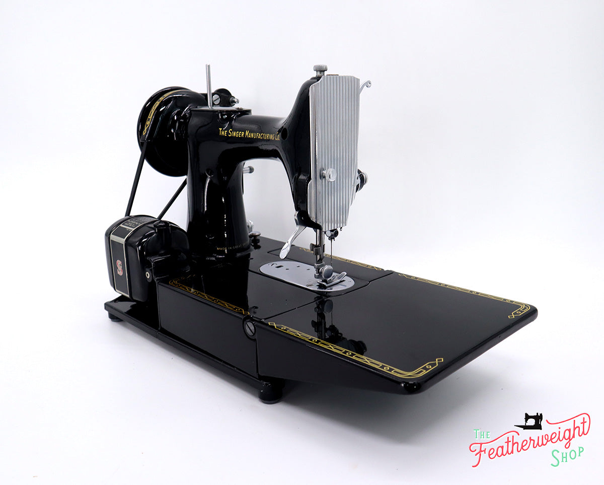 Singer Featherweight 222K Sewing Machine EM9612**